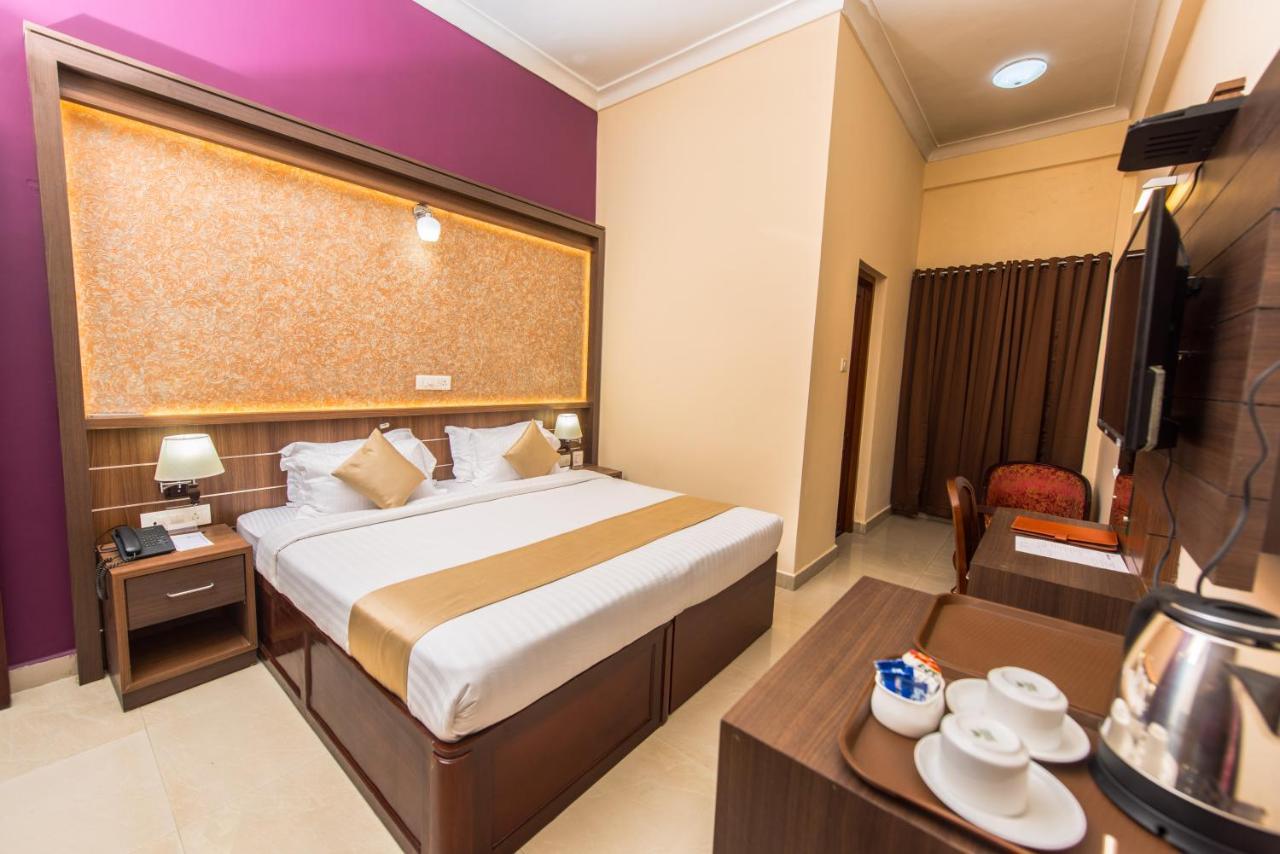 Kallada Golden Hotel Thrissur Exterior foto