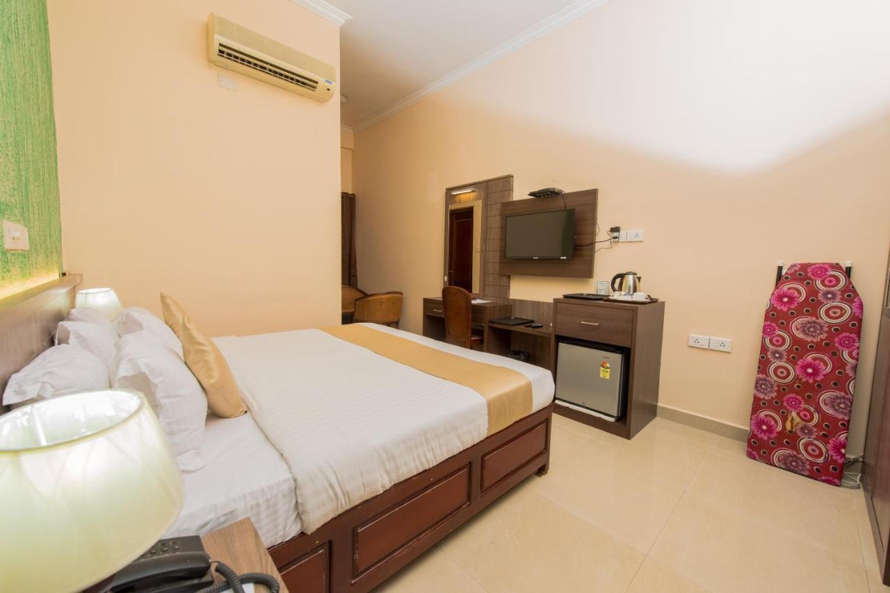 Kallada Golden Hotel Thrissur Exterior foto