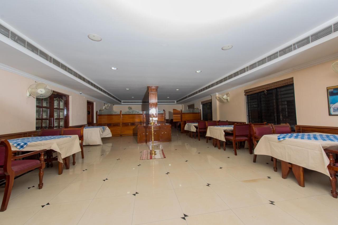 Kallada Golden Hotel Thrissur Exterior foto