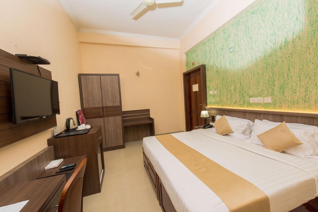 Kallada Golden Hotel Thrissur Exterior foto